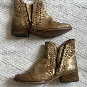Anthropologie seychelles Leather Metallic Gold Woven Ankle Boot Bootie, 6.5